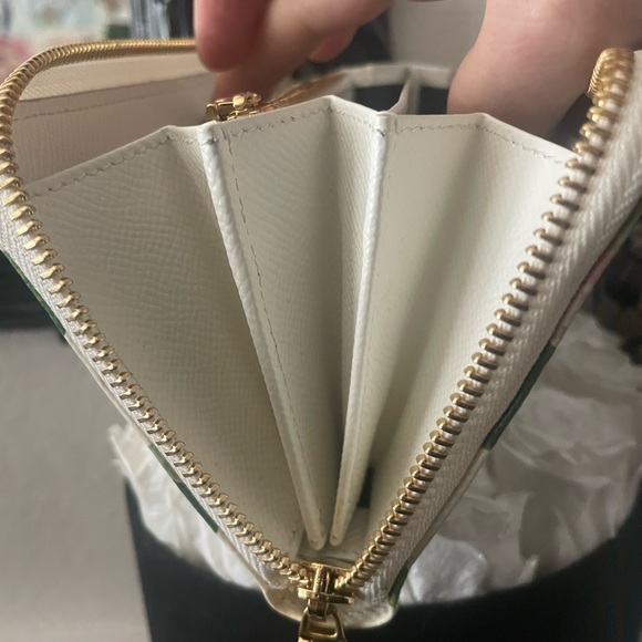 DG RARE Ltd Edition Tropical Rose Zippy Wallet NWOT - Picture 4 of 5